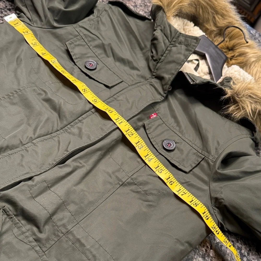 Levi's Women's Olive Utility Jacket with Faux Fur Trim EUC S - Picture 6 of 11